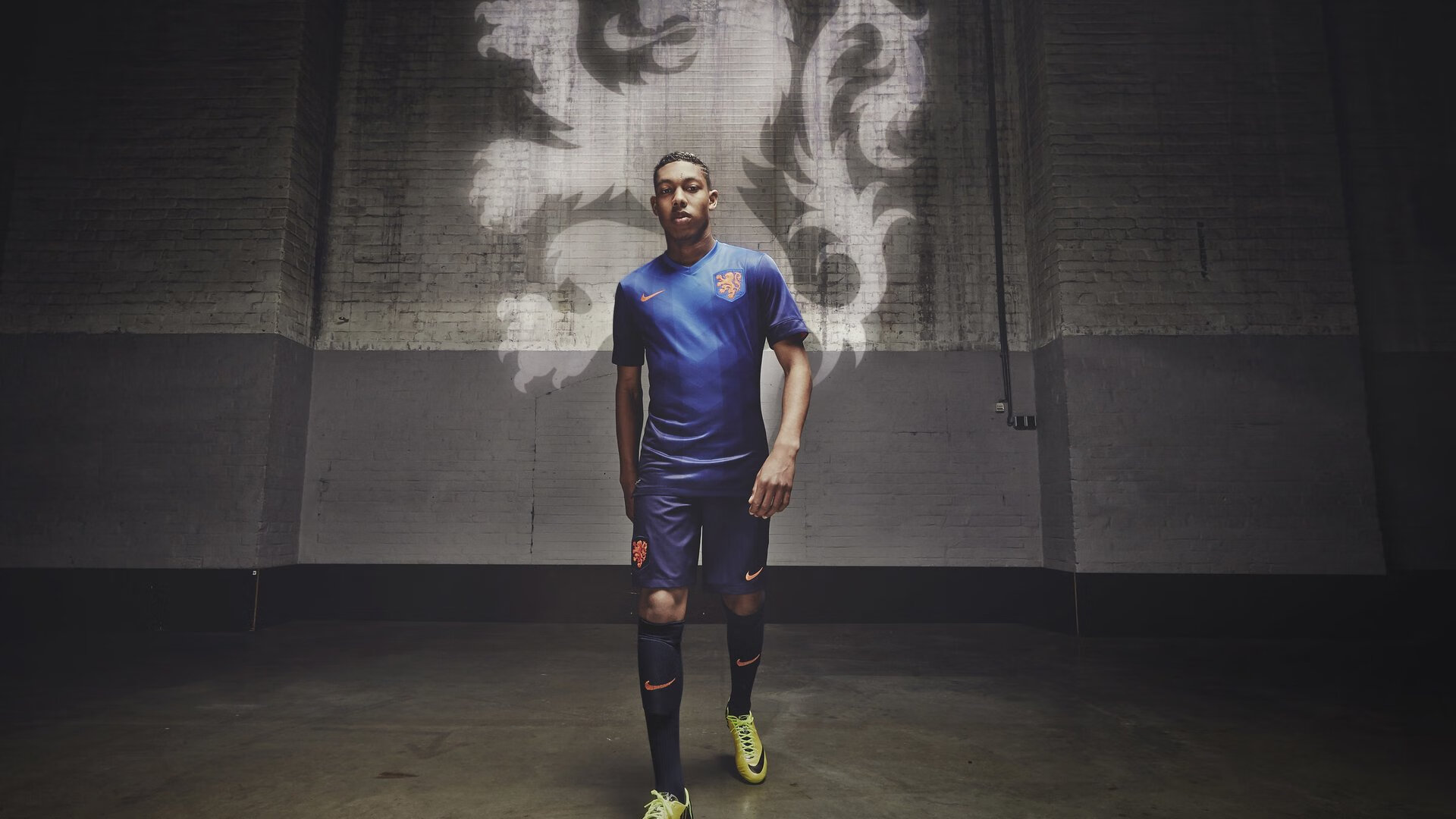 九游体育电竞官网-破纪录时刻：球场上不断打破历史的瞬间，打破纪录的意思